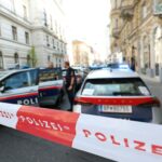 Bécsi rendőrautók és rendőrségi szalag