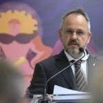 Bús Balázs nyilaktozik