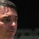 Alig veszítette el a választást, máris bevonták Bolsonaro útlevelét: nem hagyhatja el Brazíliát Flávio Bolsonaro