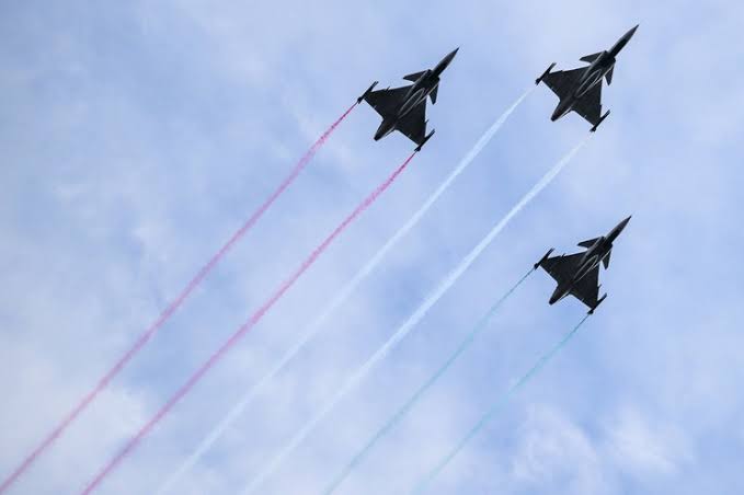 Gripenek a Kossuth tér felett az állami ünnepen