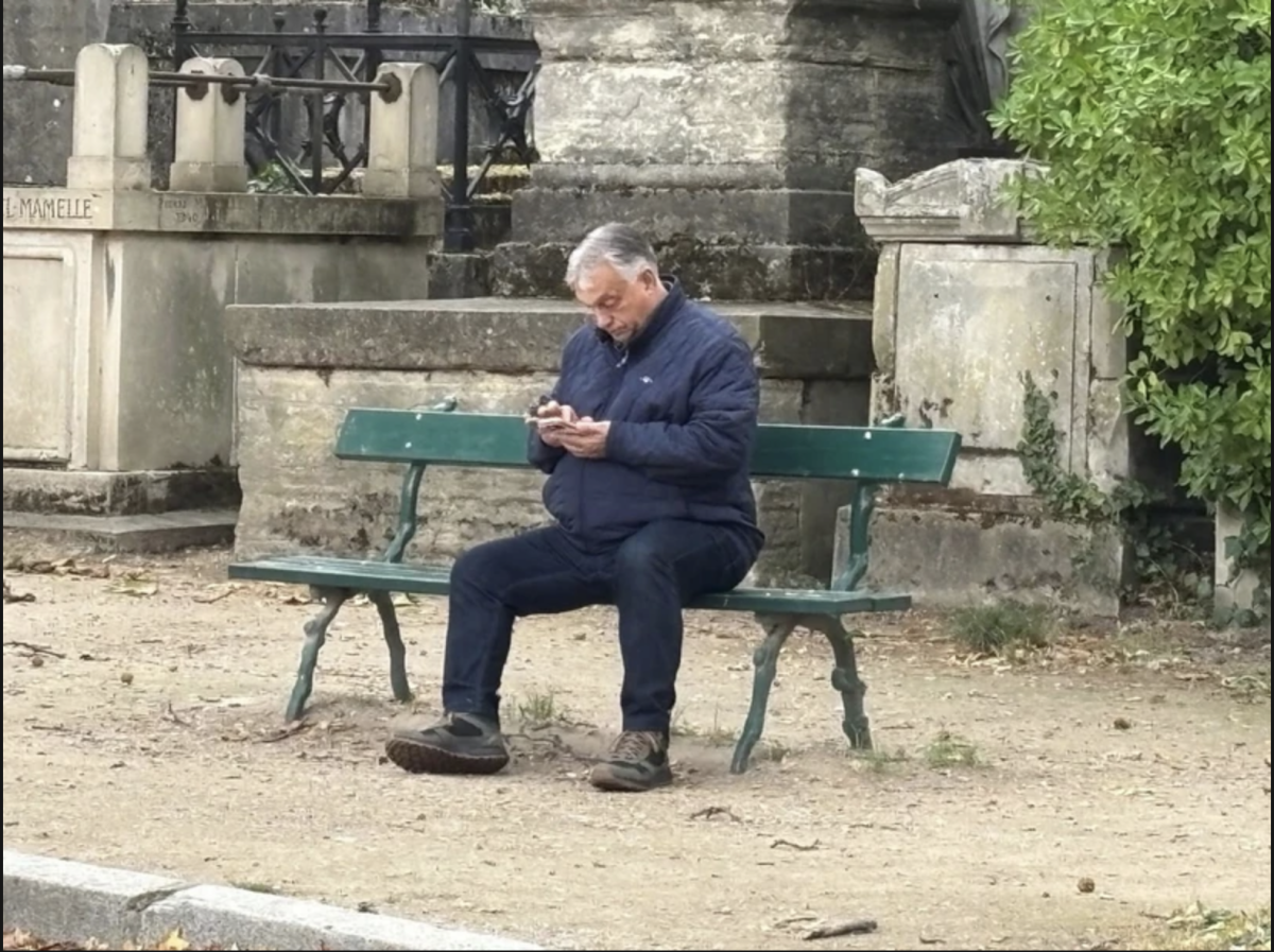 Orbán Viktor Párizsban a Père-Lachaise temetőben