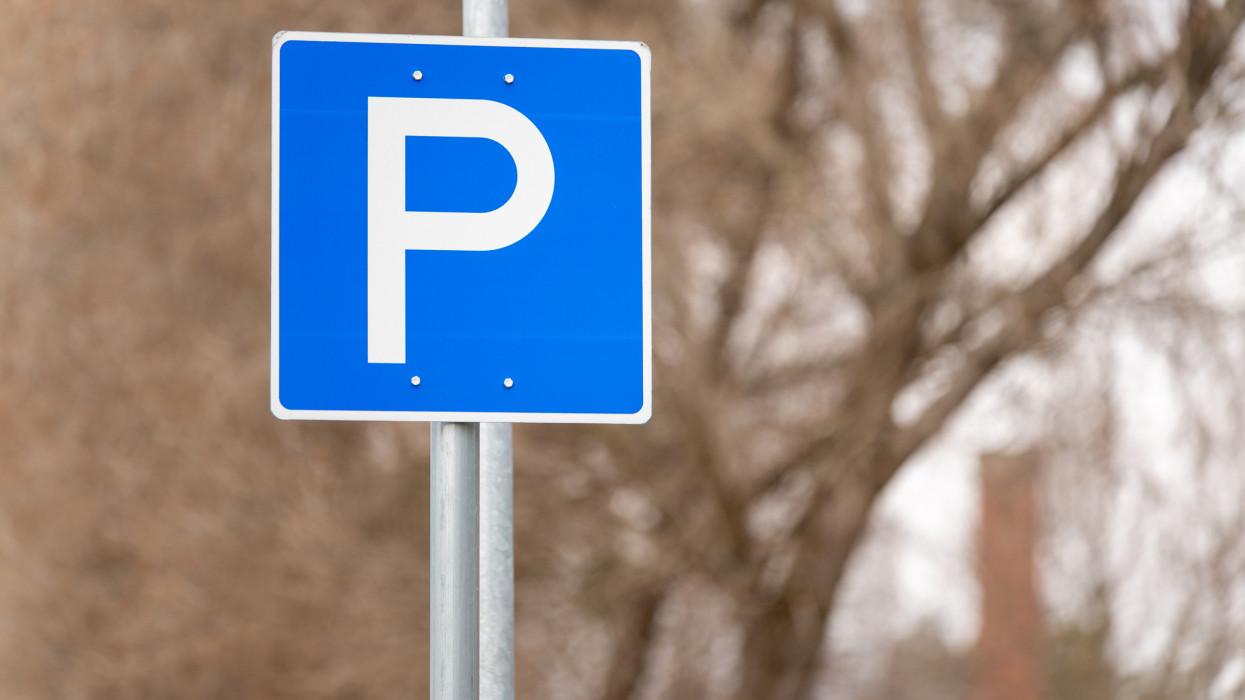 parkolást jelző közúti tábla