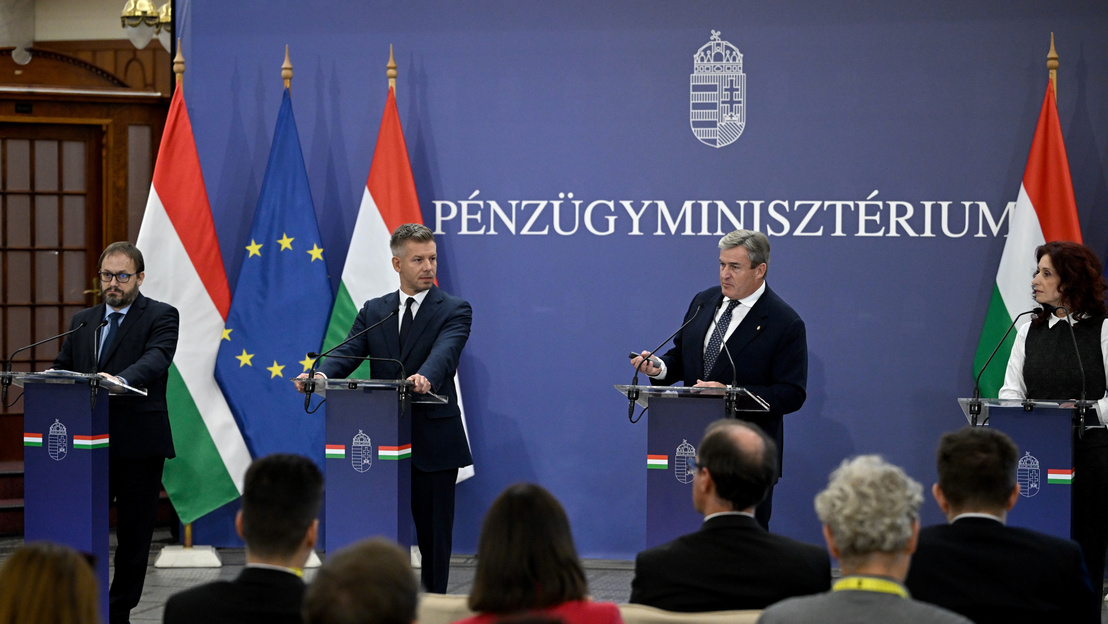 Pénzügyminisztériumi sajtótájékoztató