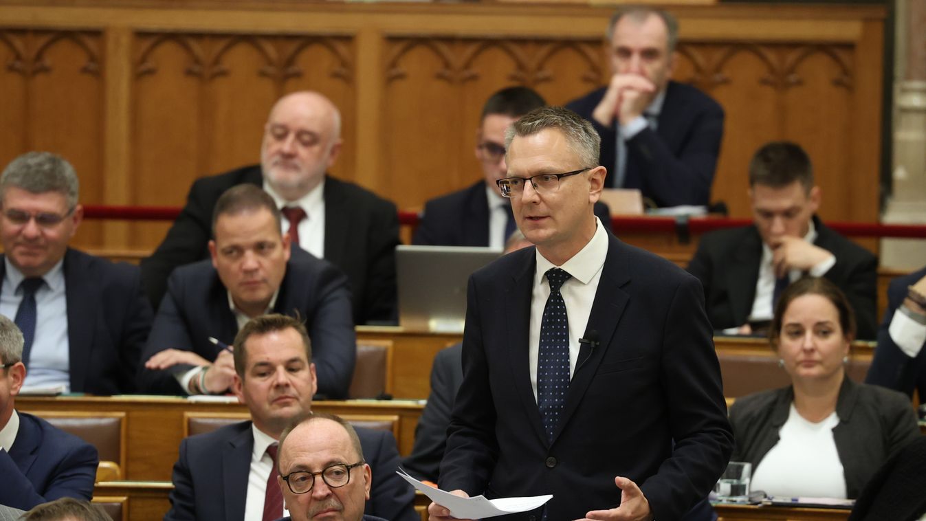 Rétvári Bence