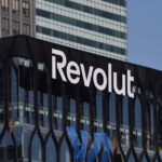 Megbénult a Revolut: nem működnek az utalások és a kártyás fizetések, kiderülhetett a súlyos leállás oka Revolut épülete