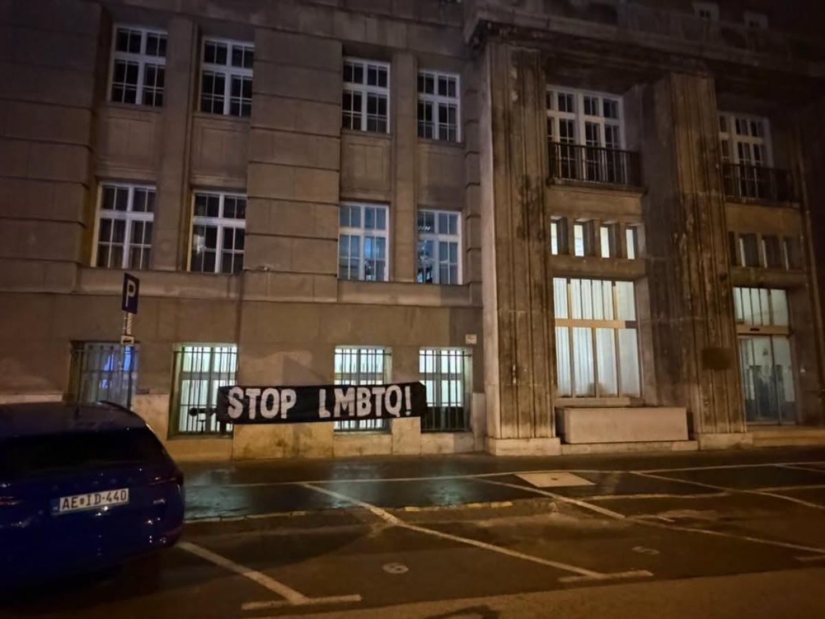 Fradi szurkolók molinóval üzentek az oktatási miniszternek