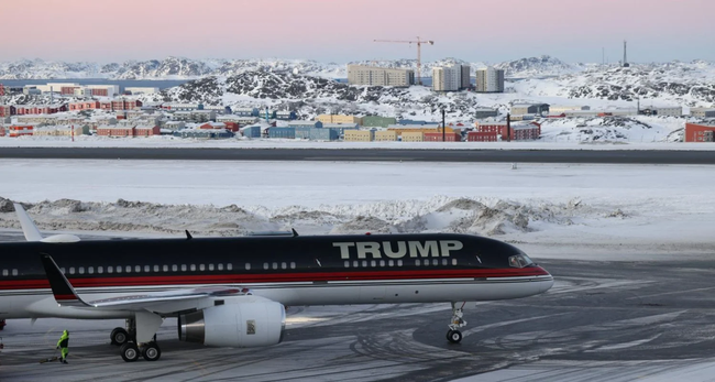 Trump repülőgépe Grönlandon