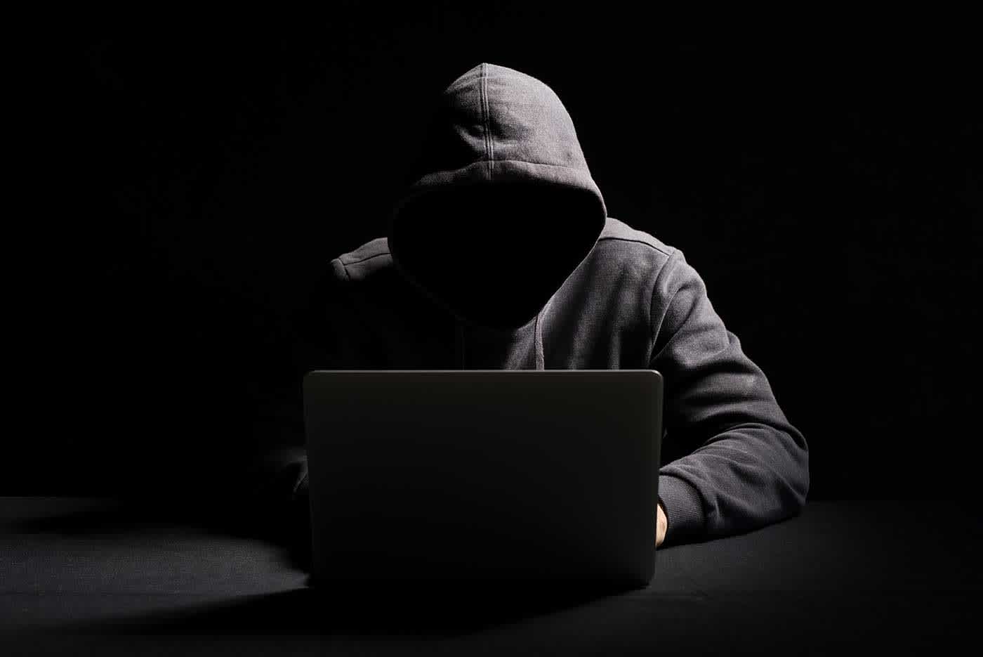 hacker dolgozik