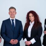 Három kormányszóvivő, milliós fizetések, egyre kevesebb válasz: Magyar Péterék kommunikációs csodafegyvere is besült? Kormány sajtószóvivők