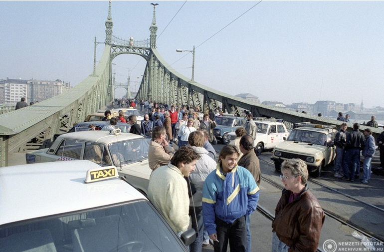 Taxis Blokád 1990 október 25. Szabadság híd