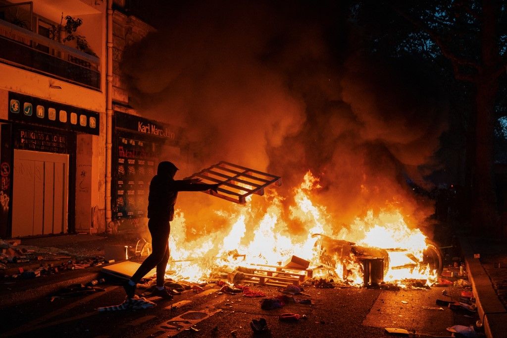 Európa utcáin nő a feszültség: Milánóban gyújtogatás, Franciaországban tömeges letartóztatások, Albániában Molotov-koktélok zavargások